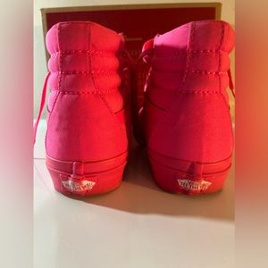 Sk8-HI Women’s Neon Pink Vans